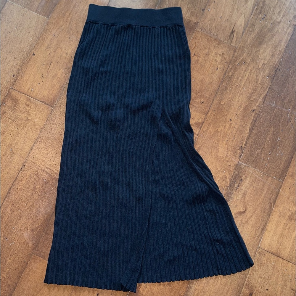 Aritzia Wilfred Skirt with Side Slit